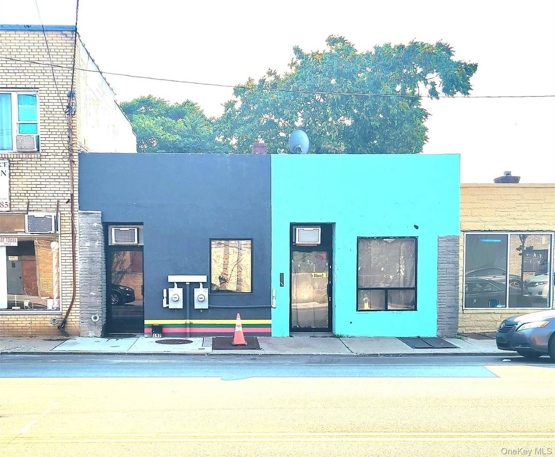 Presenting a prime investment or owner user opportunity in the heart of Freeport, NY, this 1, 500 SF building boasts two individual units, each separately metered for convenience and flexibility.