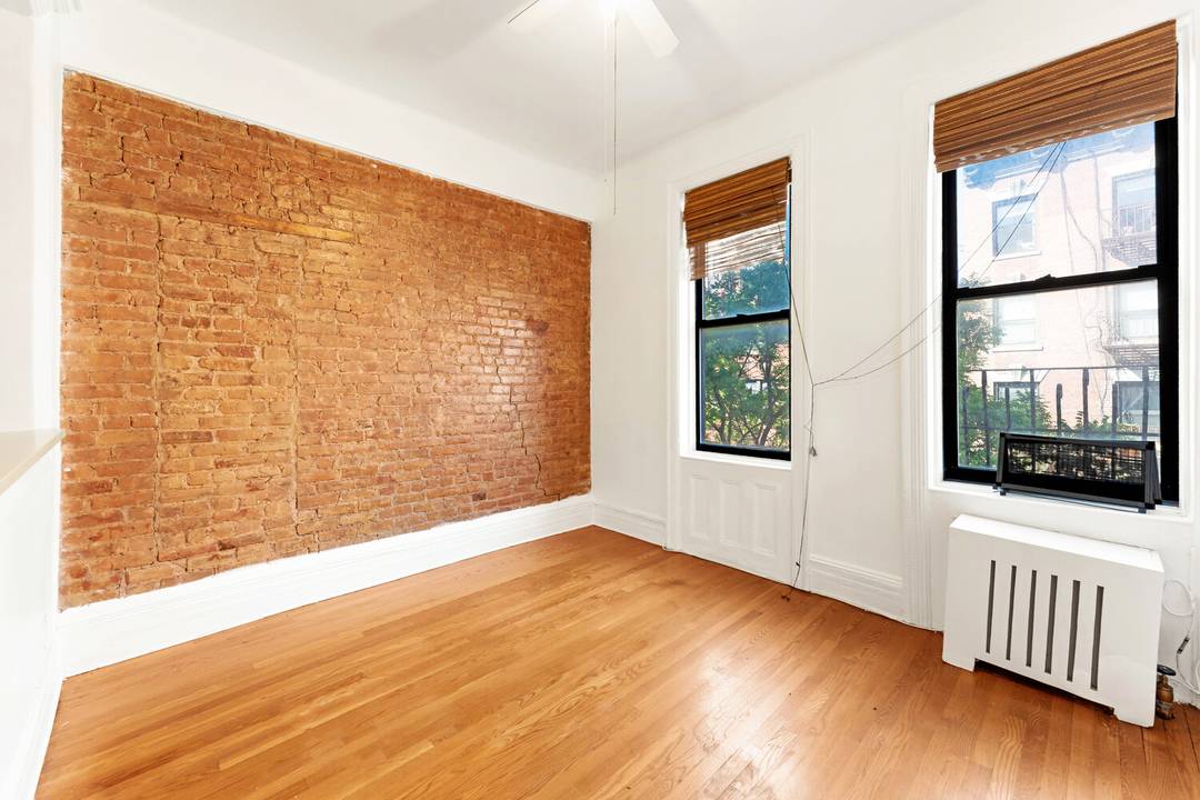 Easy Board Approval. Perfect for Investors Welcome to cozy living at its finest on Bleecker Street !