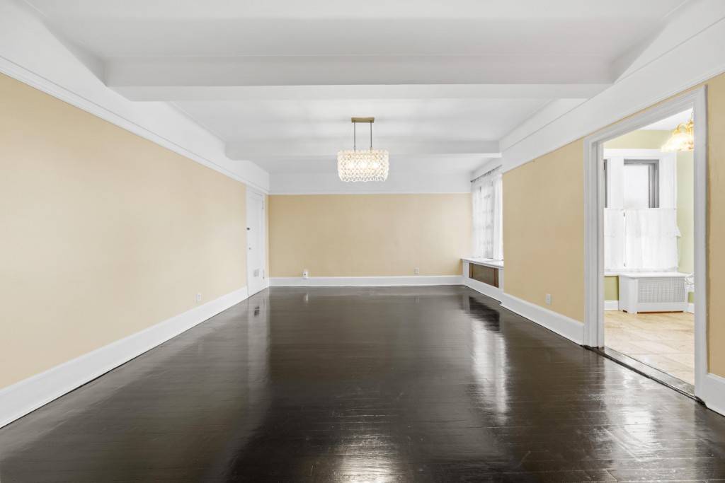 Situated within the picturesque confines of Kew Gardens, this exceptional pre war cooperative residence is situated on a high floor, mid block within one of the towns most charming buildings.