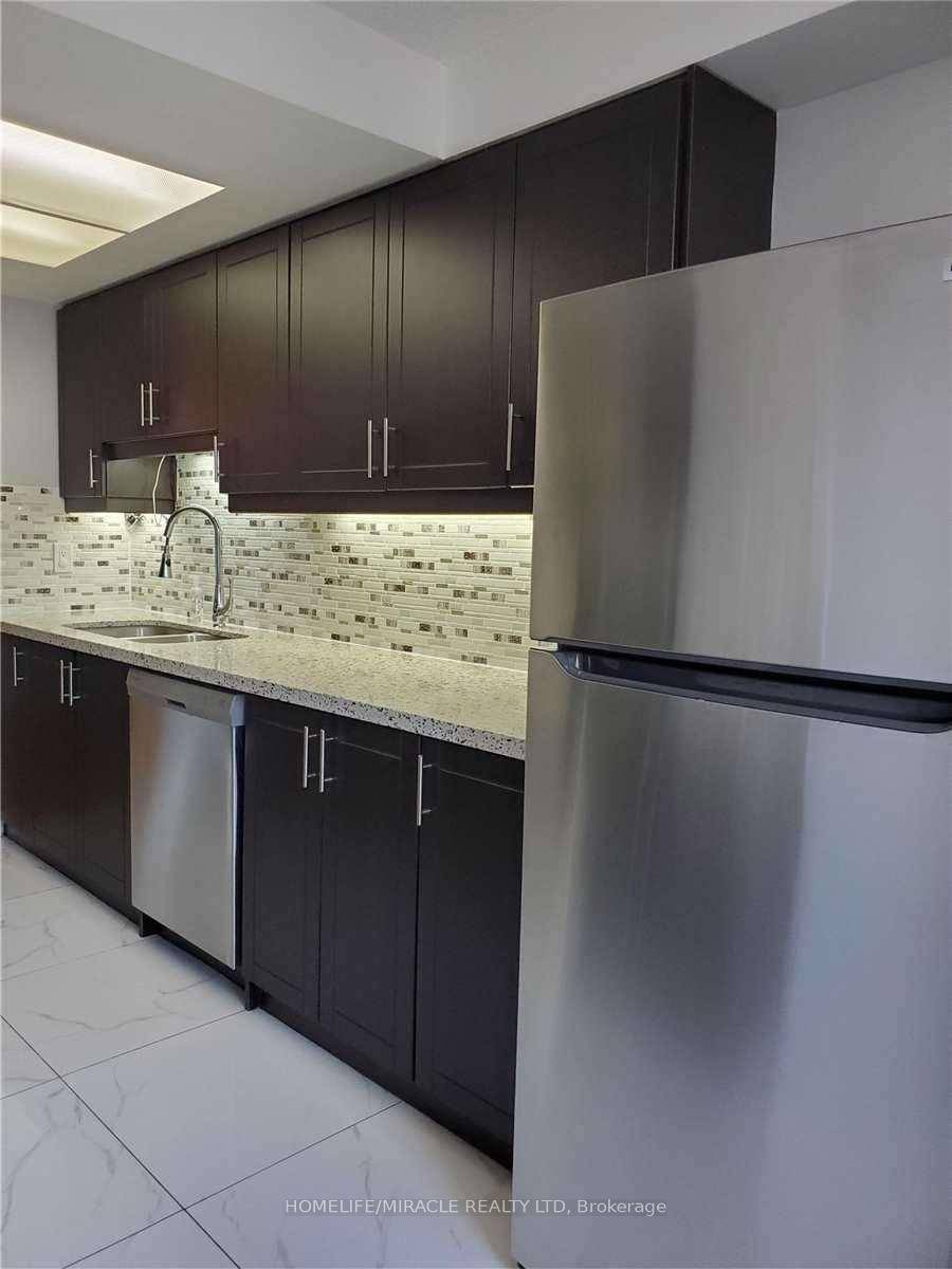 Absolutely Beautiful 2 bedroom plus solarium, 2 Full washrooms, spacious unit, The Solarium is large enough to function as a dedicated home office, ideal for today's lifestyle.