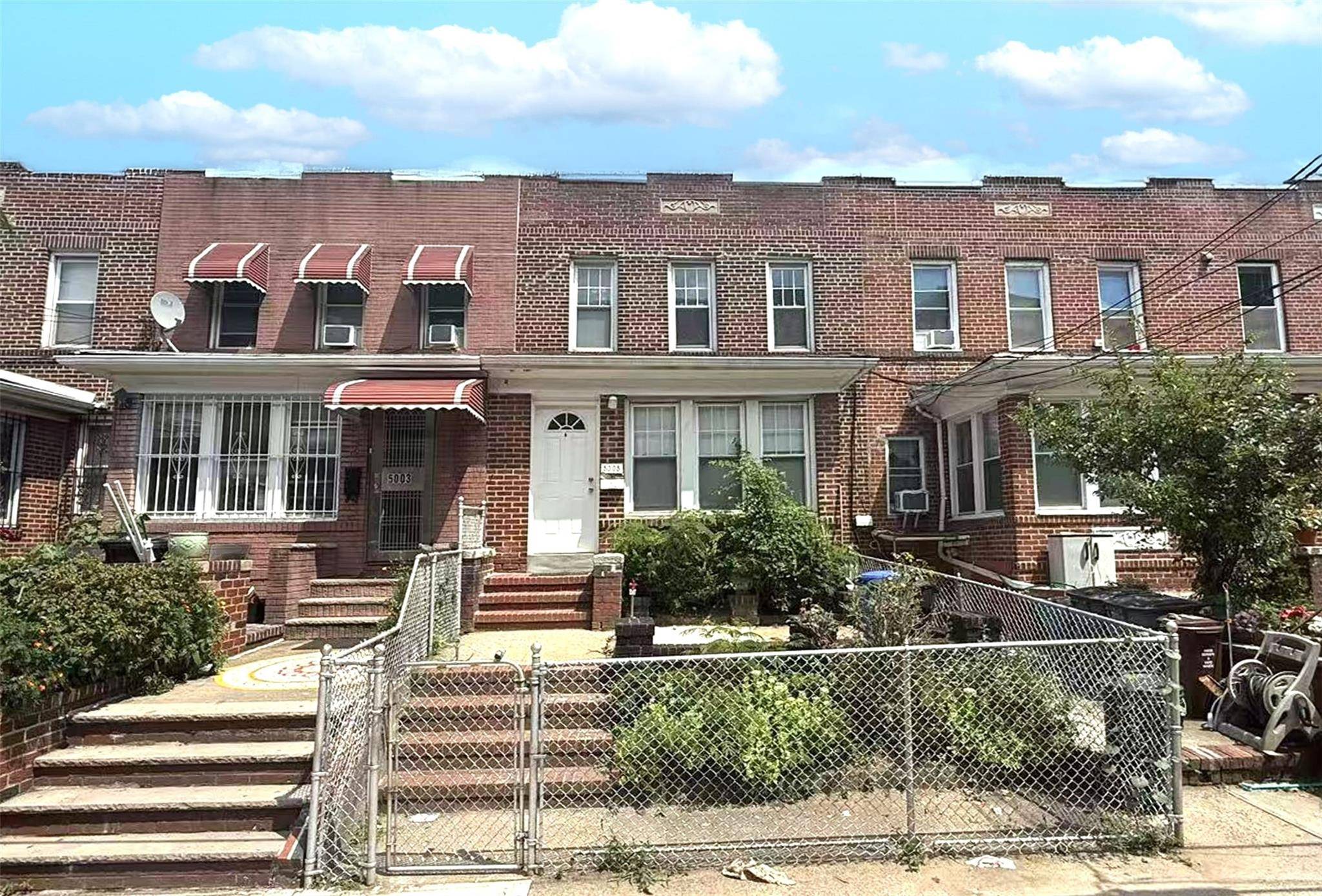 Woodside prime location, attached 1 family, solid brick building, bright and spacious interior, excellent condition, deliver vacant, move right in.