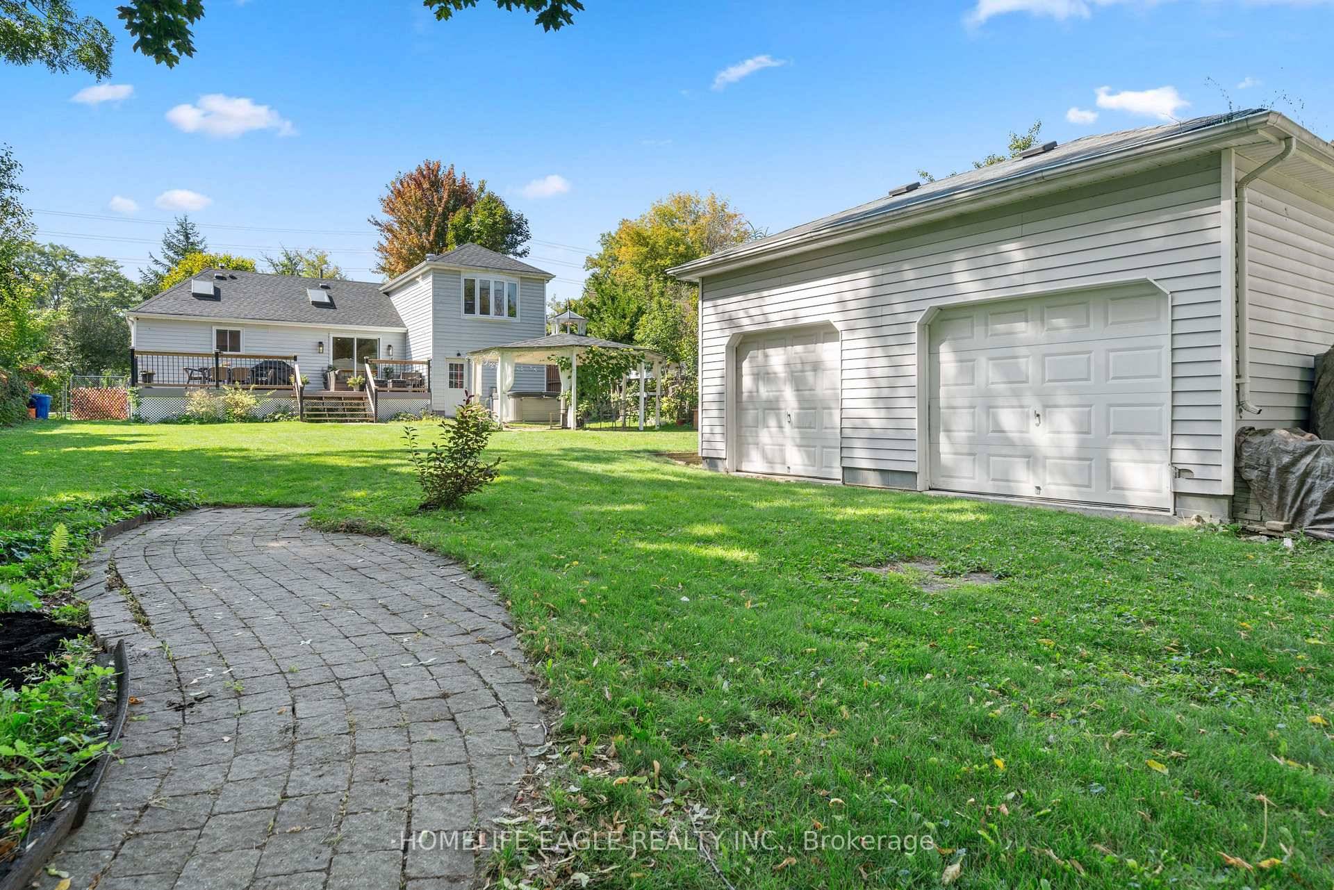 The Perfect 3 Bedroom amp ; 4 Bathroom Waterfront Home True Backyard Oasis Large 2 Door Detached Garage Prestigious Holland Landing Community Massive 0.