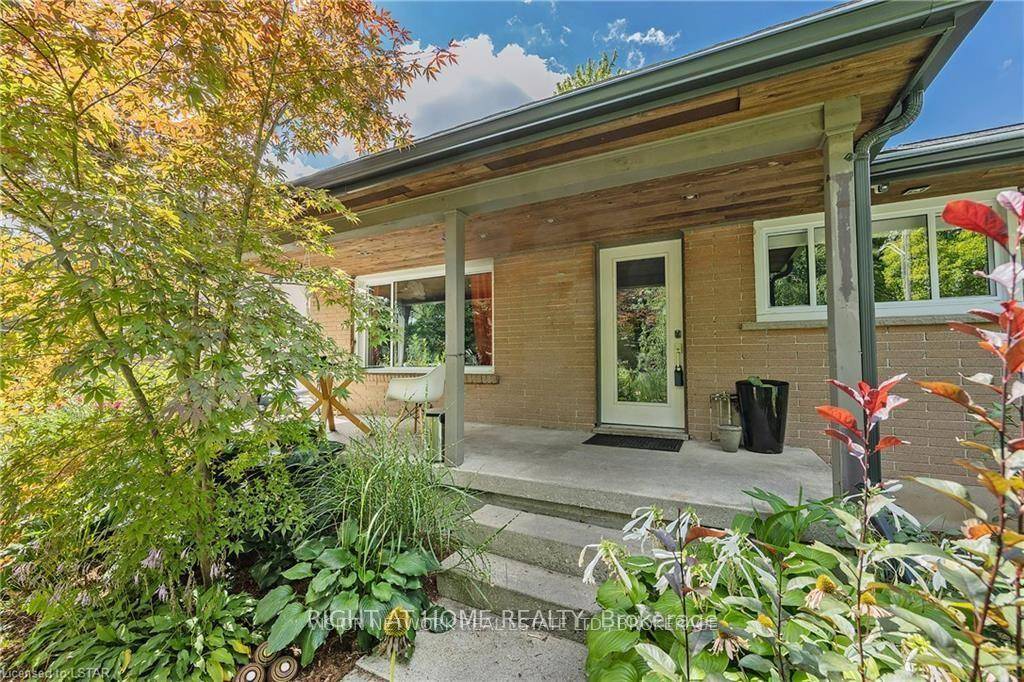 A beautifully finished, modern 2 bedroom, 1 bathroom basement apartment is available for rent immediately at 231 Michaelmas Street, London, ON.
