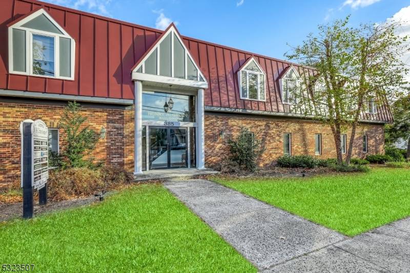 Discover a rare investment gem in Wyckoff's business triangle.
