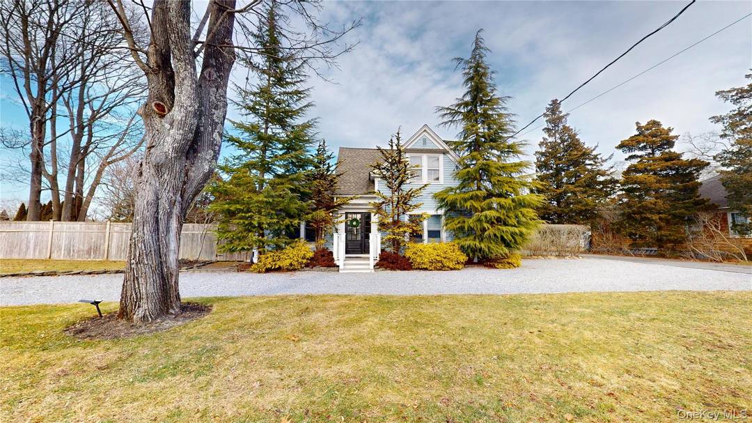 Hampton Country Traditional with 3 bedroom, 2.