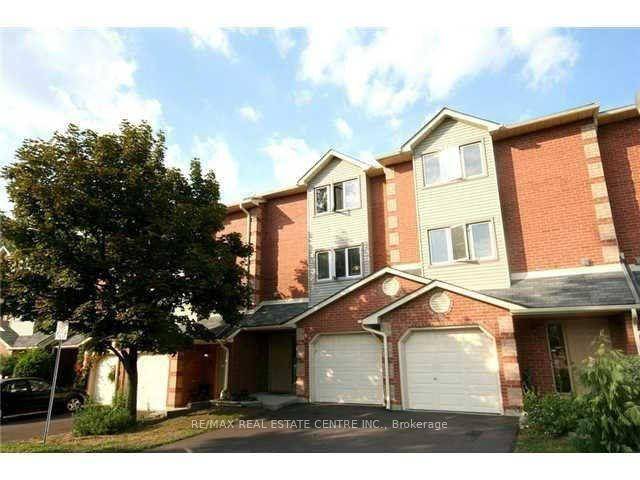 Prime hamilton mountain location close to shopping, restaurants and public transit.