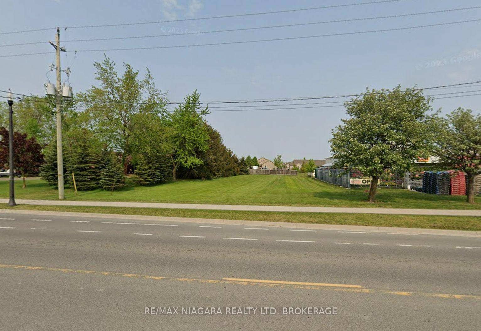 Prime Lot in the Heart of Binbrook An exceptional opportunity to own a 66 x 231 ft vacant lot in the thriving and rapidly growing community of Binbrook !