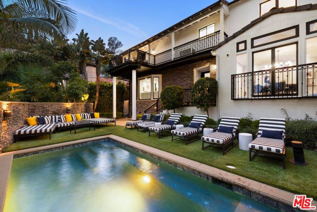 1472  N Kings Rd 3BR Sunset Strip La