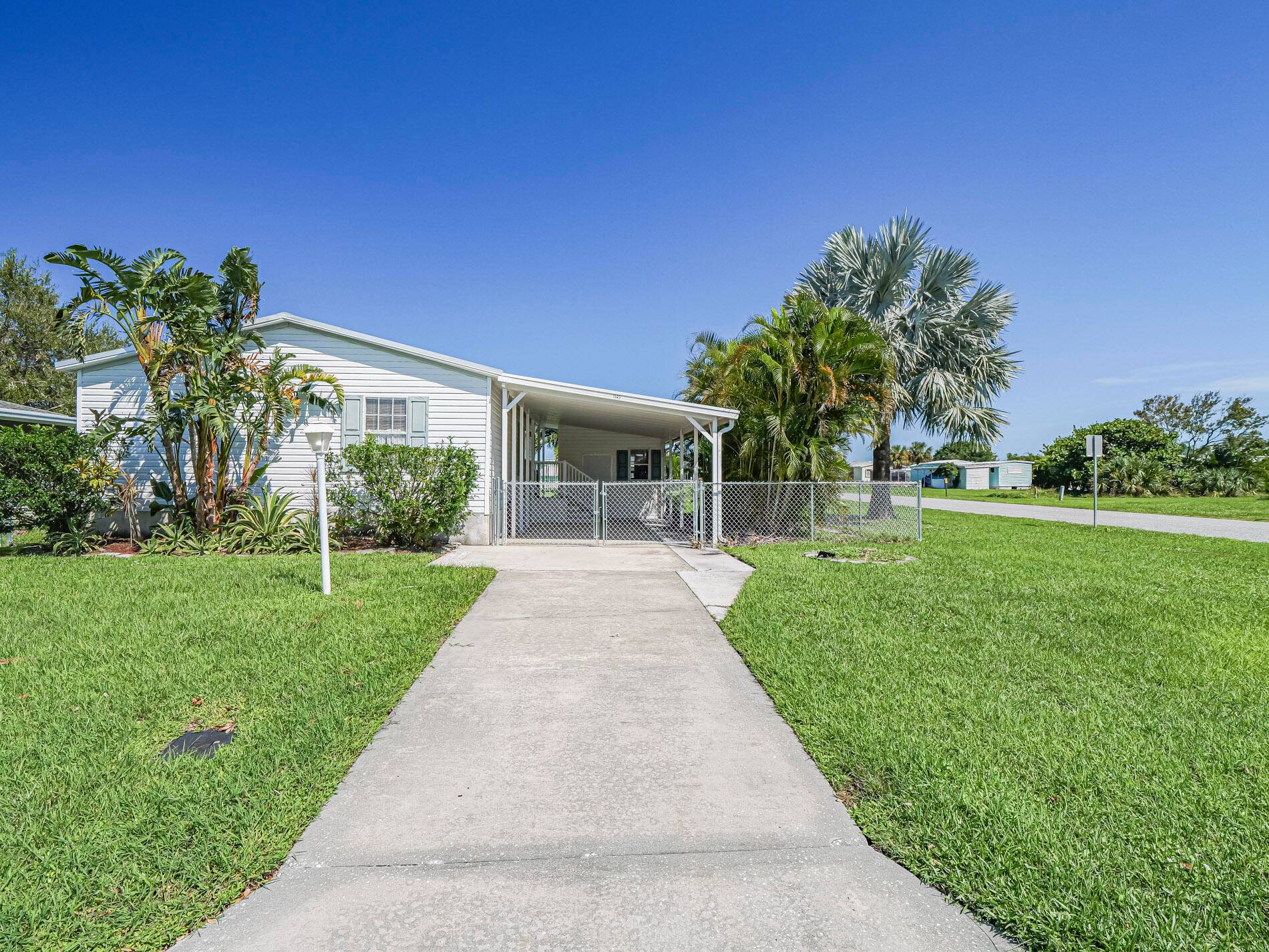 INCLUDES A ONE YEAR HOME WARRANTY WITH AMERICA'S PREFERRED HOME WARRANTY !