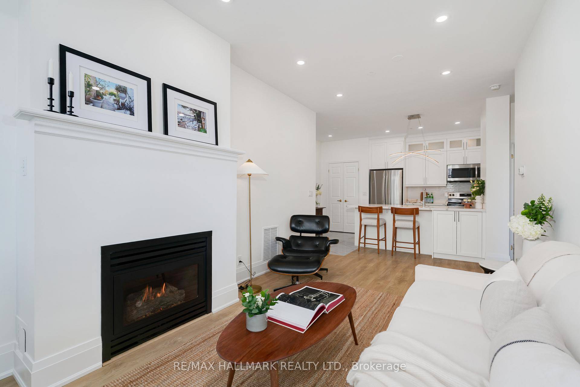 Newly Renovated Yorkville 1 Bedroom Condo at The Ramsden.