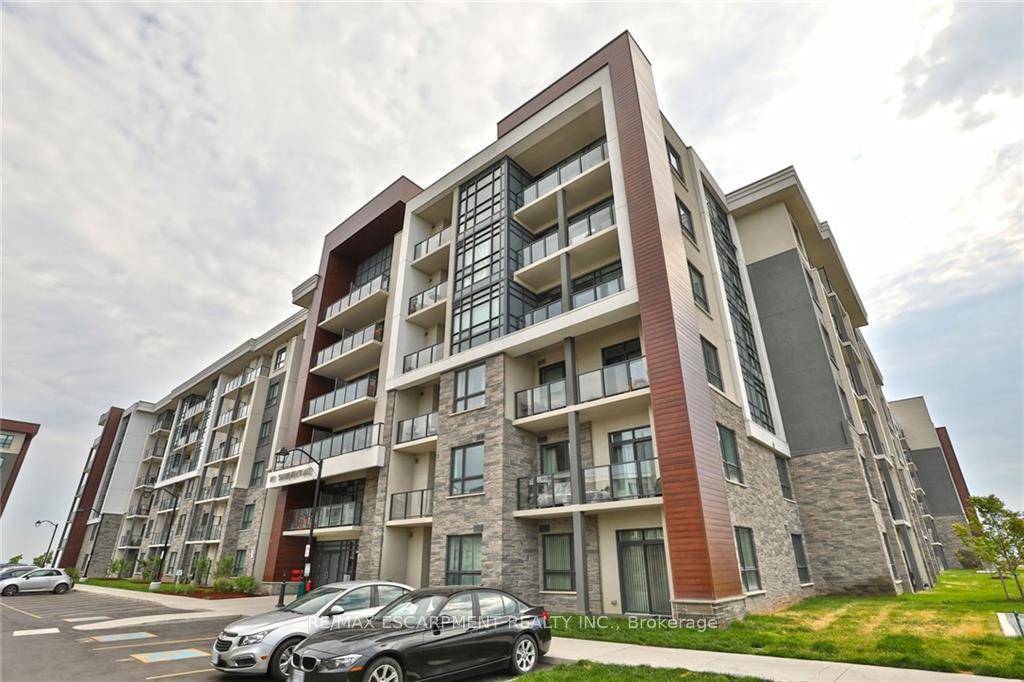 Welcome to Sapphire by award winning builder New Horizon Development Group, located on the shore of Lake Ontario.