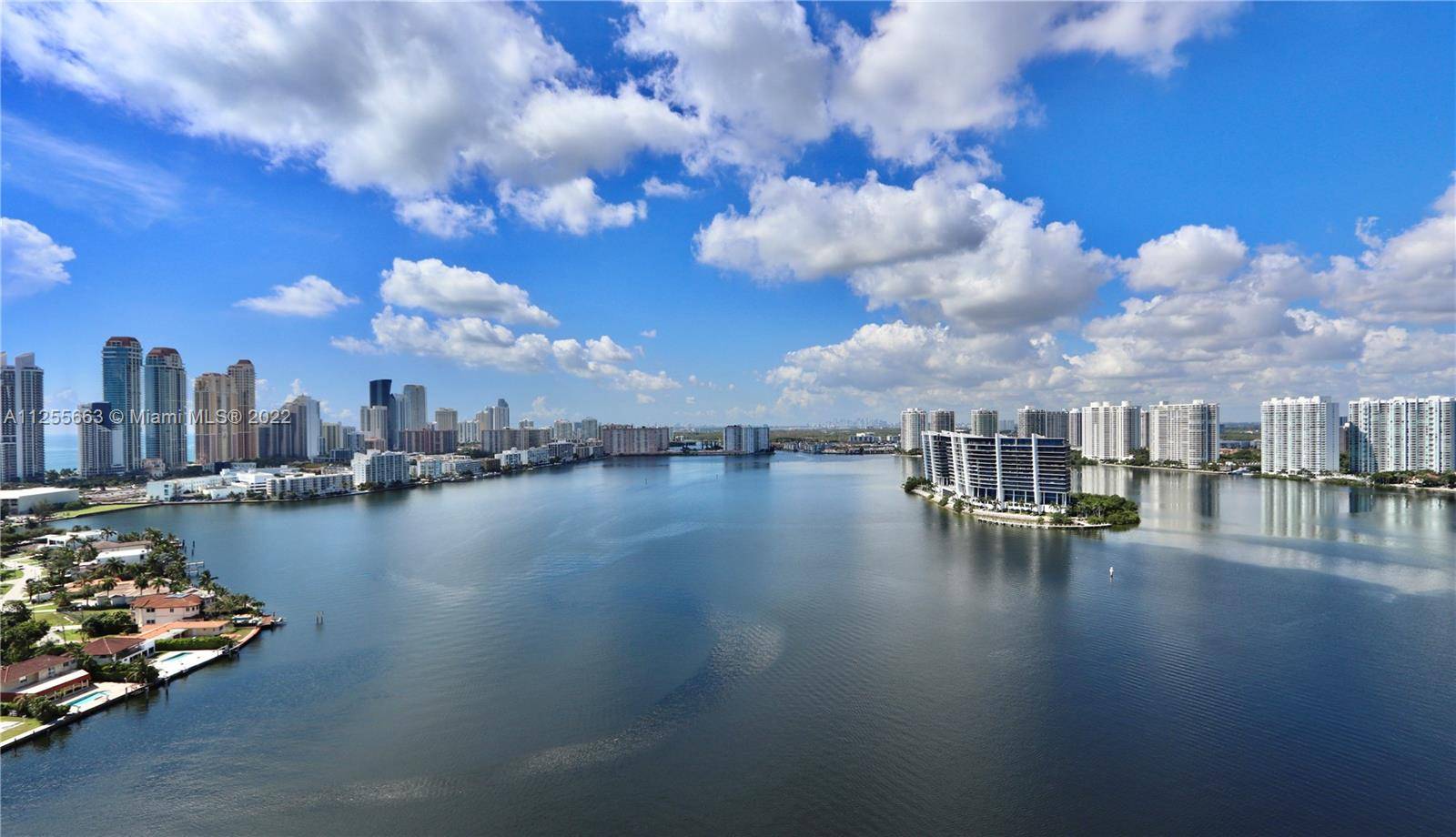 ONE OF A KIND ! GORGEOUS 3 3 UNIT LOCATED ON THE 28TH FLOOR IN THE BEST LINE OF TOWER 200.