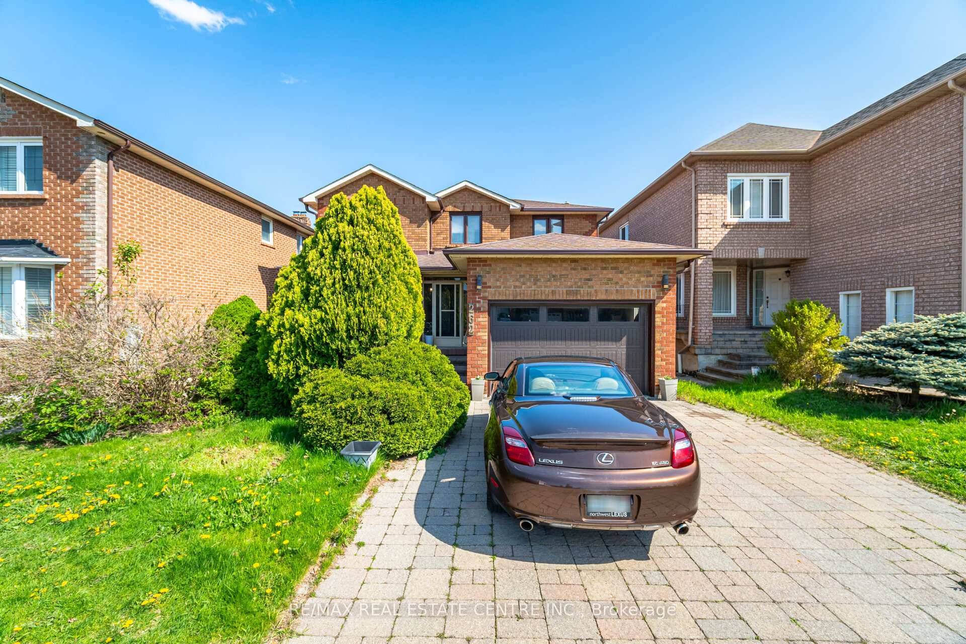 Custom Built, Meticulously Maintained All Brick Detached Home Located in the Heart of Mississauga !