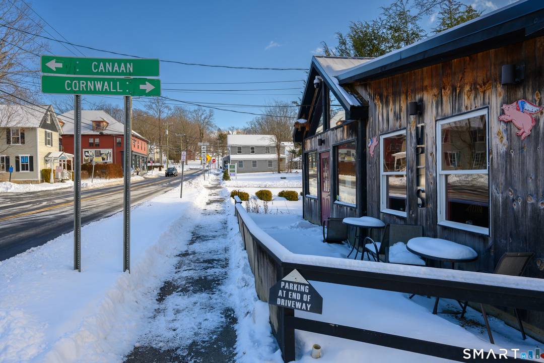 Well established mix use income producing property in the downtown center of Sharon, CT.