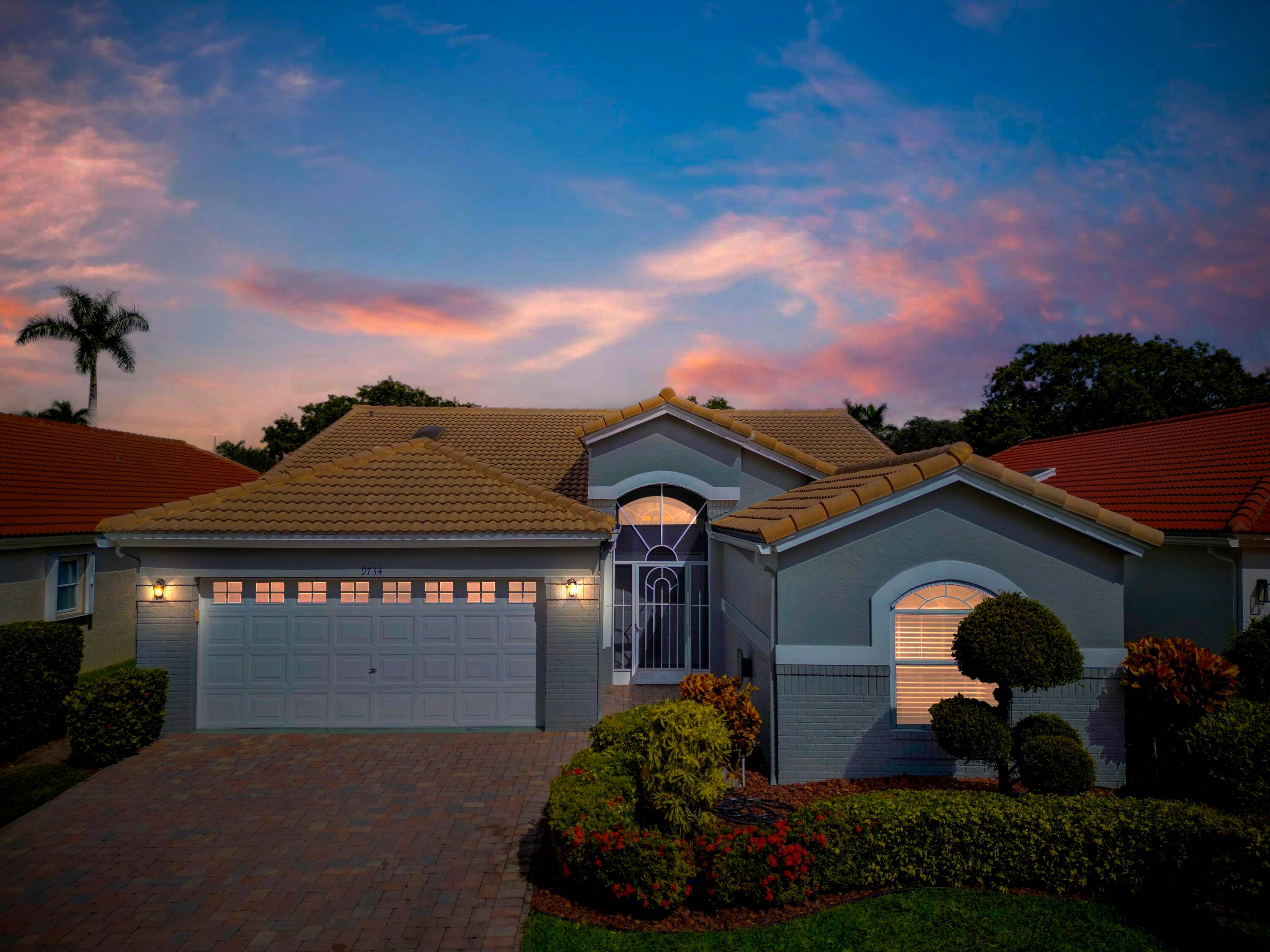 Welcome to Luxury Living in the Heart of Palm Beach county !