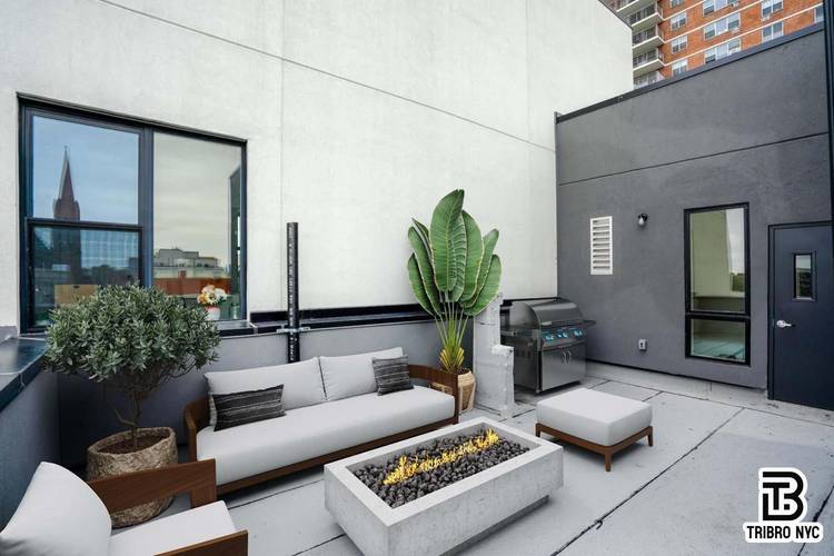 Penthouse Perfection Brand New 3BR 3BA in Prime Williamsburg with Private Roof Deck amp ; BalconyStep into the pinnacle of Brooklyn luxury in this sun drenched 3 bedroom, 3 bath ...