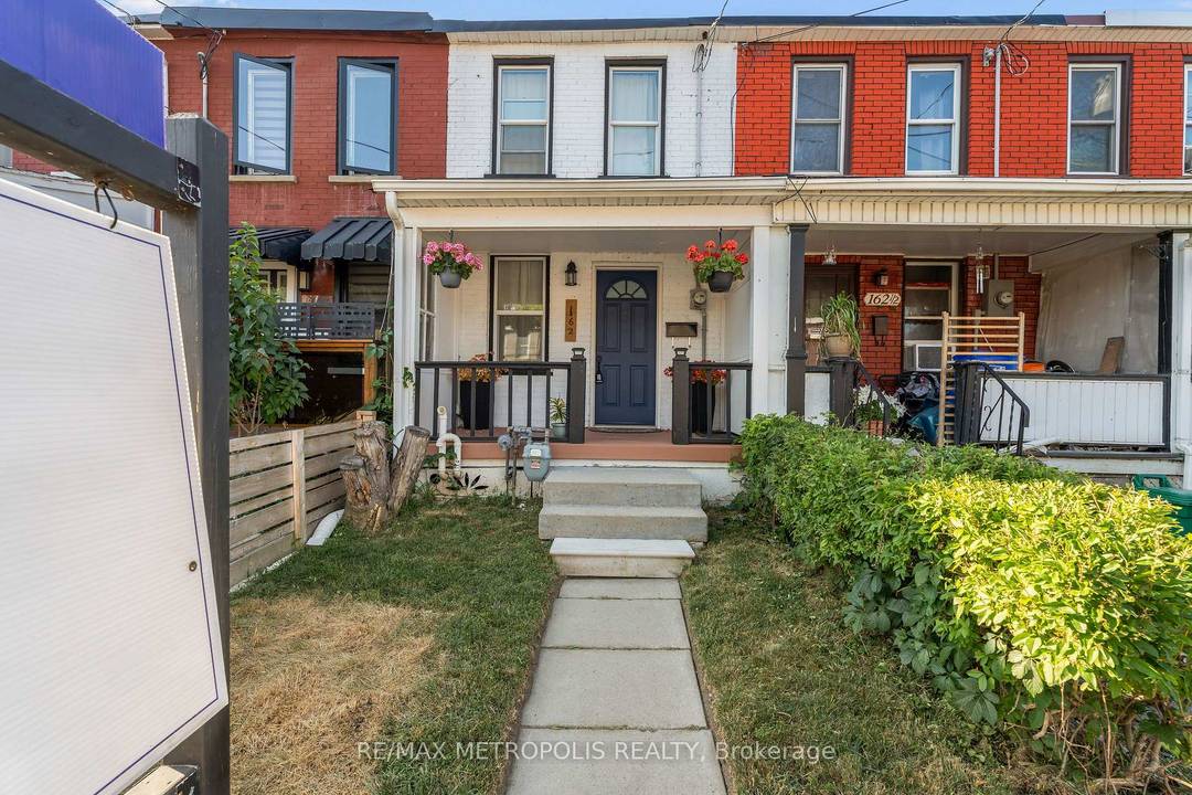 Welcome to this stunningly renovated and modernized freehold townhouse !