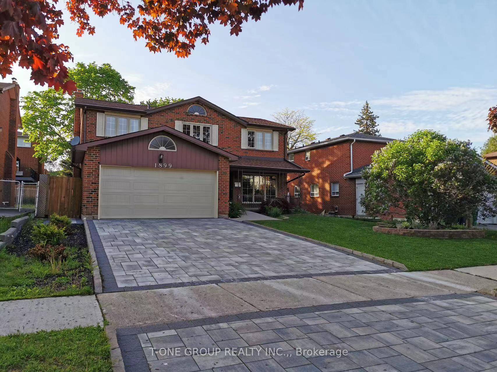 Well Maintained Spacious 4 Bedroom 4 Bath Home In Rockwood Village East Mississauga.