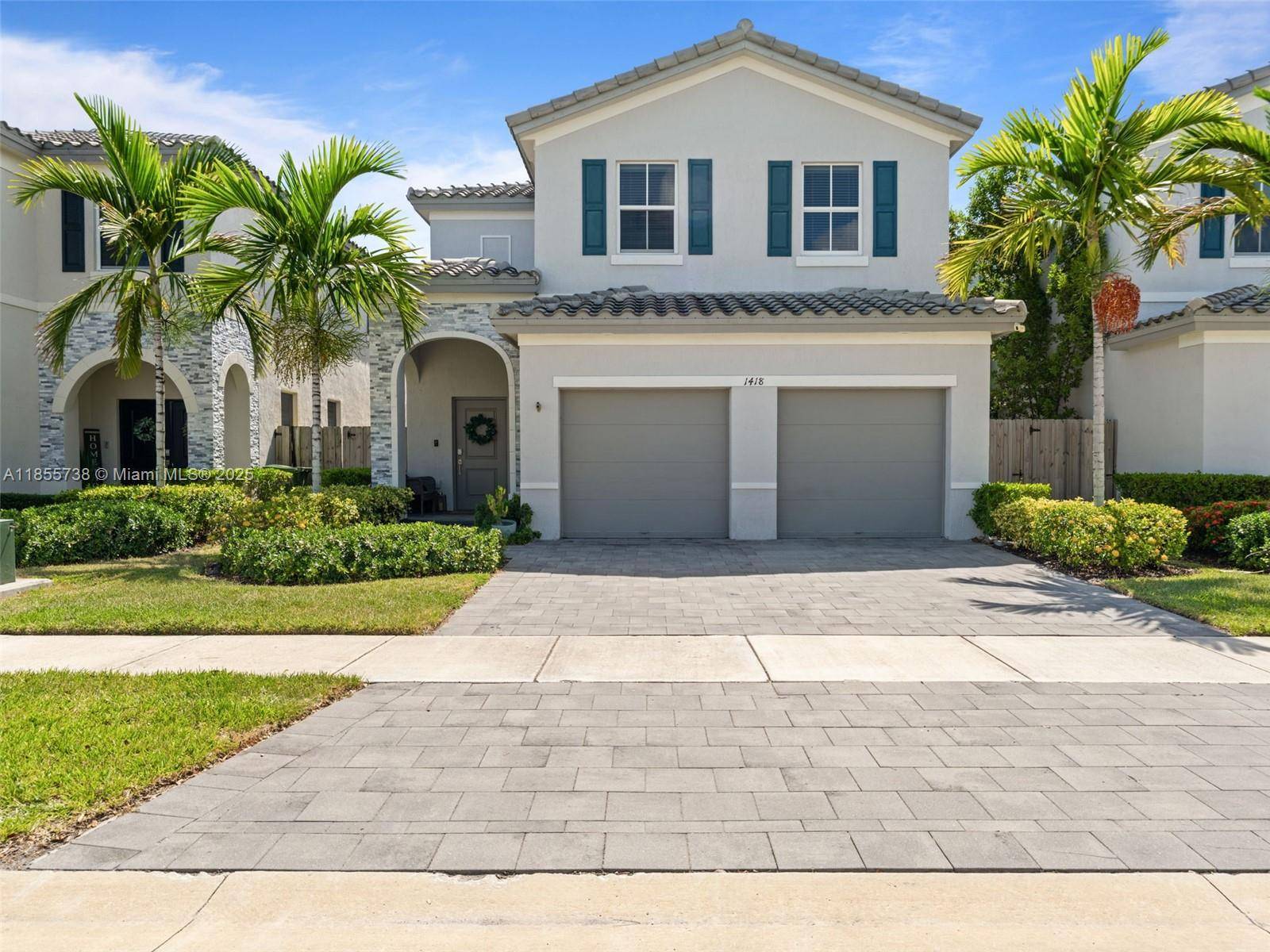 Welcome to this impressive two story home in Homestead featuring 5 bedrooms amp ; 3 bathrooms, including a convenient 1 bed 1 bath on the first floor, perfect for guests ...