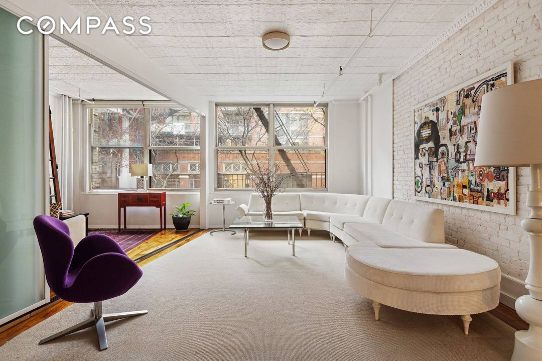 Welcome to 25 West 15th Street, Residence 3, in a boutique seven residence co op.