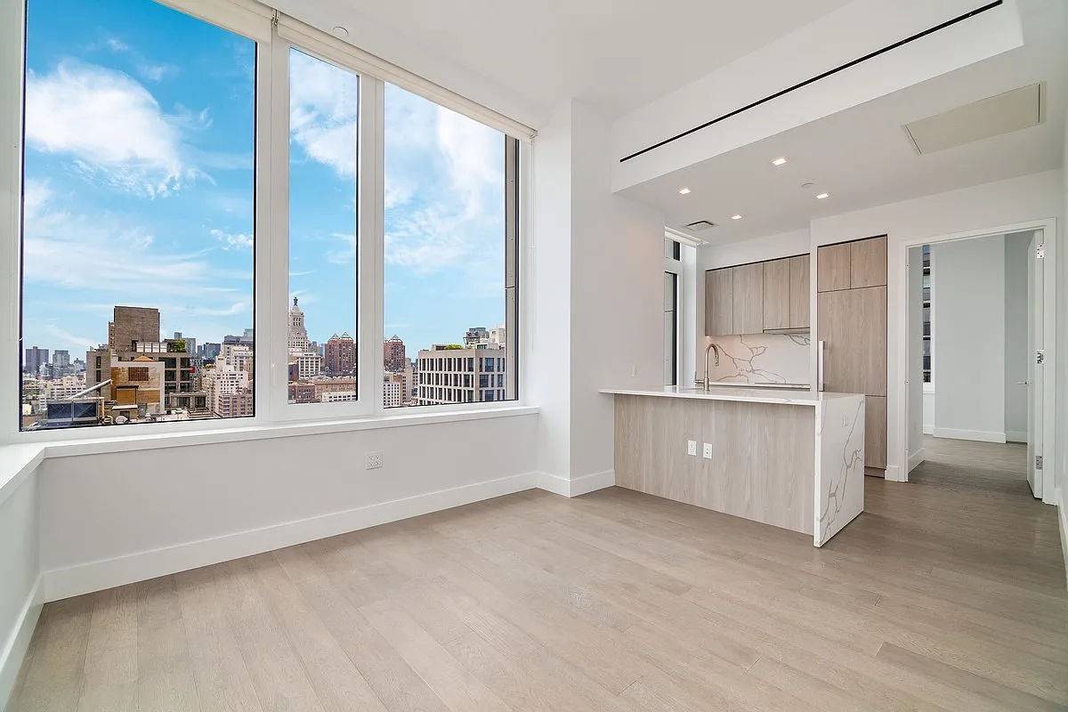 1 bed on the penthouse level with triple exposure and iconic Midtown views.