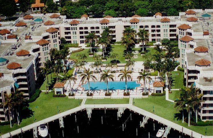 Wonderful Mizner Court Penthouse with sweeping views of the Intracoastal, boat slips, beautiful pool and whirlpools.