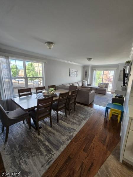 FANTASTIC HOUSE GRANIT IN ALL THE KITCHEENS AS WELL BATHROOMS.