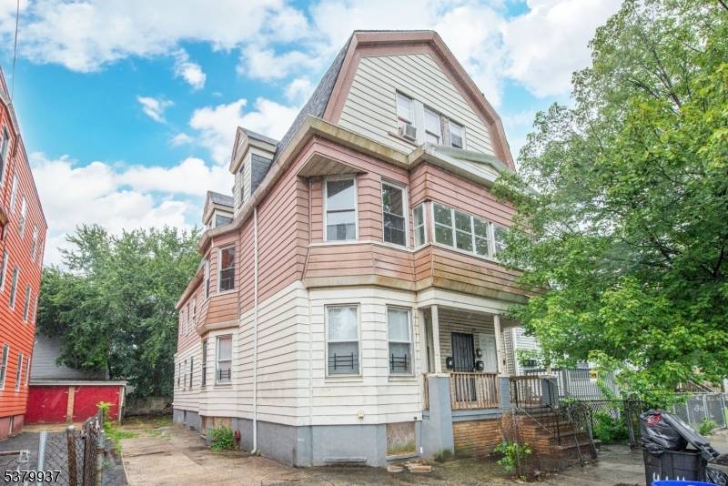 Spacious and Income Generating in Newark's Brick City !