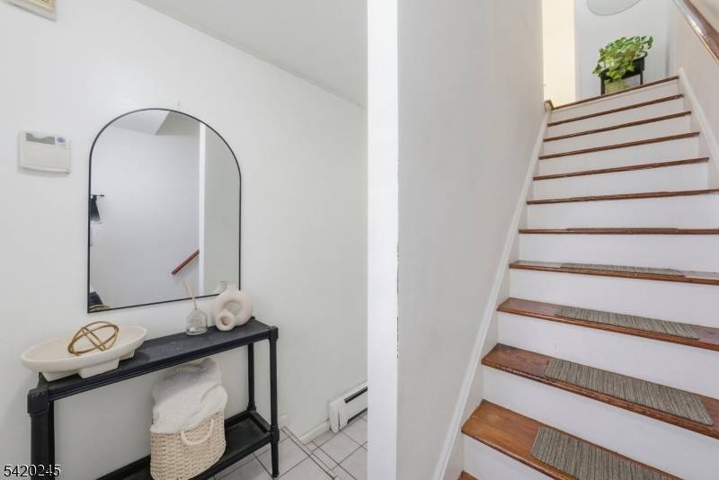 Welcome to 36 E Grand Unit 9 !