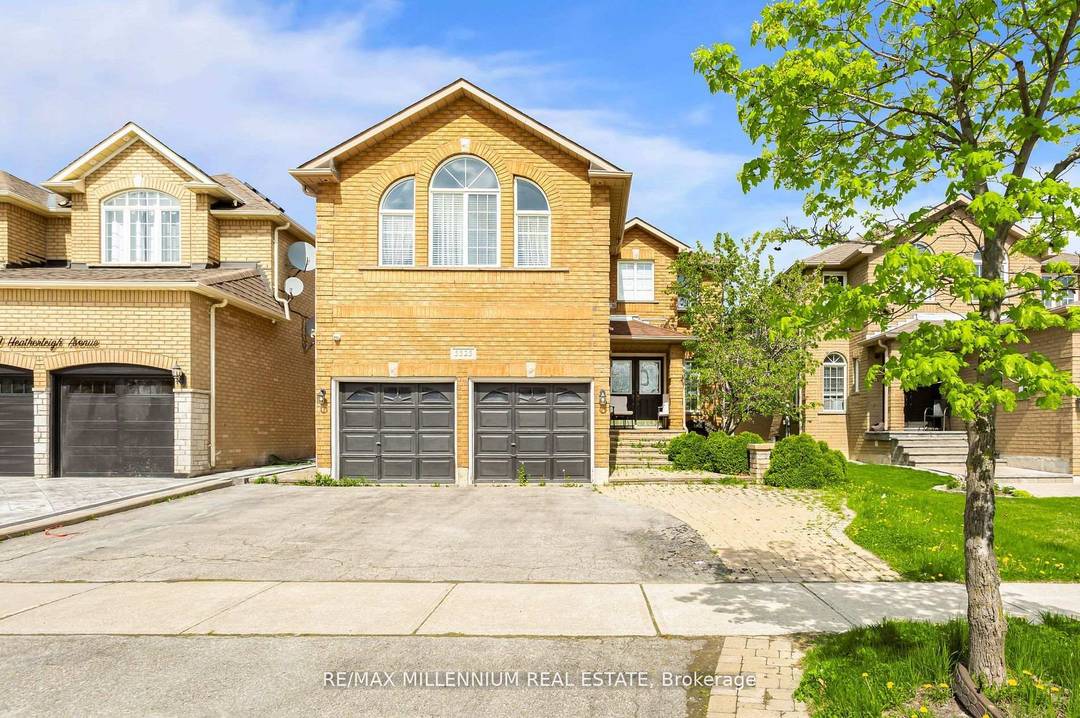 Lease This Spectacular Furnished Home !