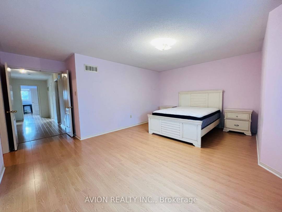 Location ! This bright and charming master bedroom with a private 5 piece ensuite is now available for rent !