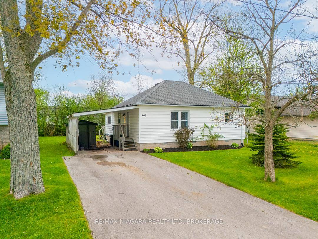 Located in Crescent Park, this neat amp ; tidy 3 bedroom bungalow is a great fit for first time buyers, young families or those looking to downsize.