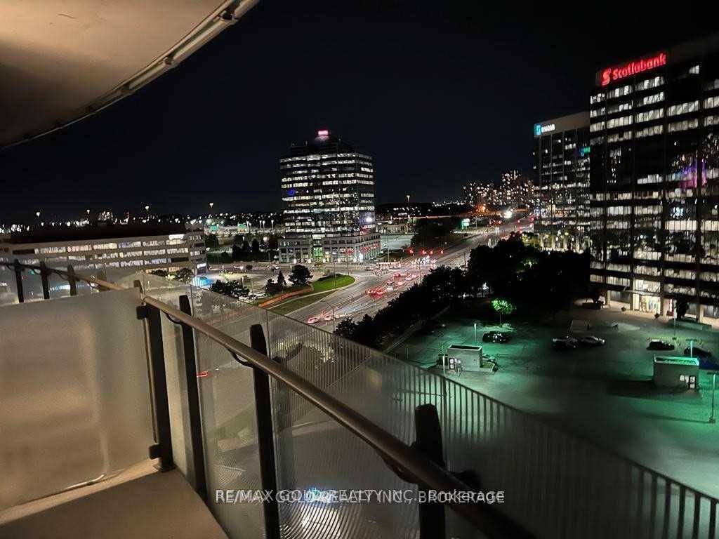 Welcome to this stunning viewed Apartment at the Absolute location walking distance to the City Centre and accessible to all the amenities of the Downtown core of Mississauga, Gorgeous with ...