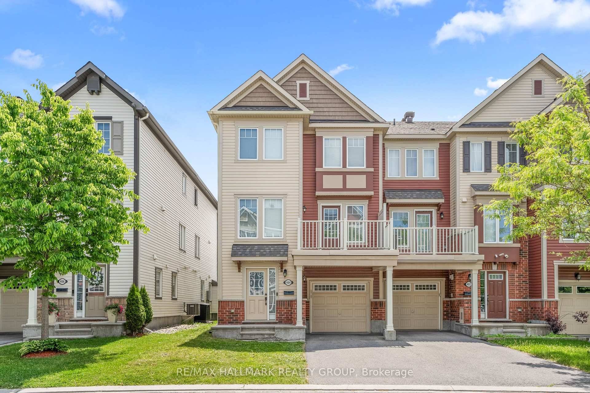 RARE Opportunity 3 Bedroom, 3 Bathroom END UNIT Townhome in a Prime Location !