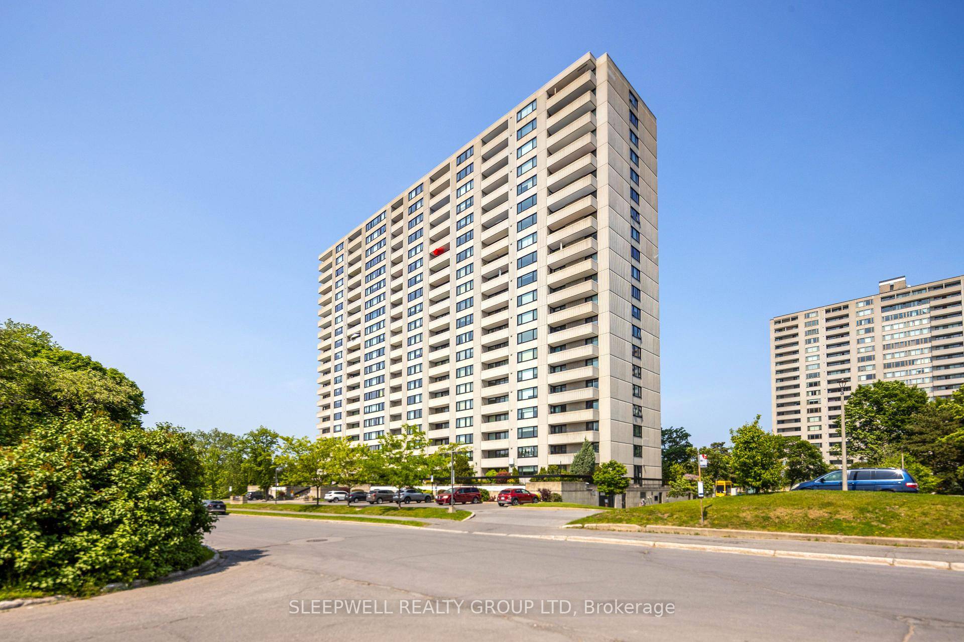 Welcome to this stunning 3 bedroom, 2 bathroom condo located on the 20th floor, offering breathtaking southwest facing views of Lake Deschenes.