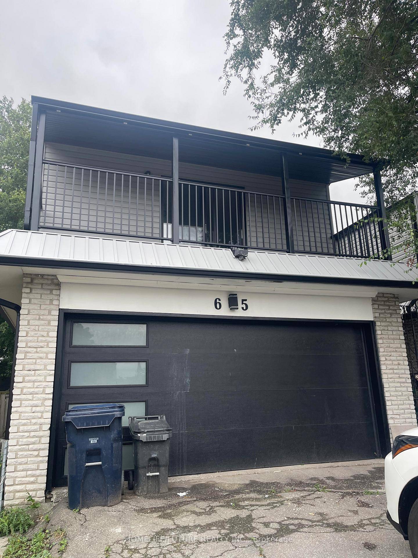 A Rare Opportunity In The Highly Desirable Tam O' Shanter Sullivan Neighbourhood !