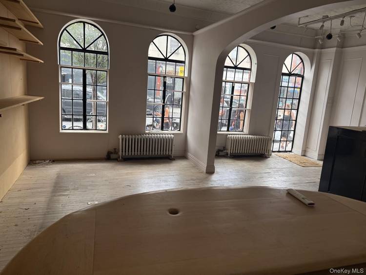 AVAILABLE NOW PRIME LOCATION IN GREENPOINT.