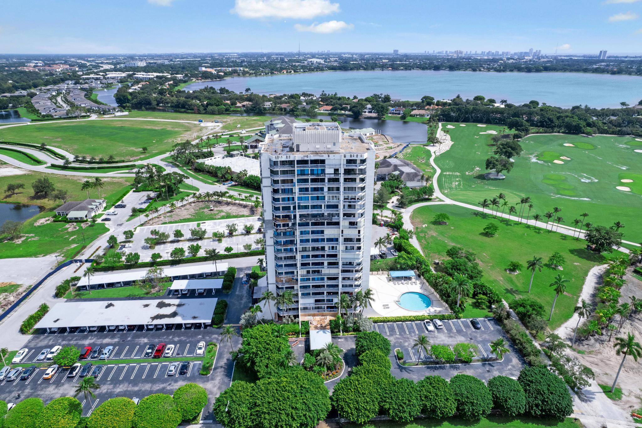 Beautifully kept 2 2 Corner Unit in the perfectly located Land of the Presidents gated community.
