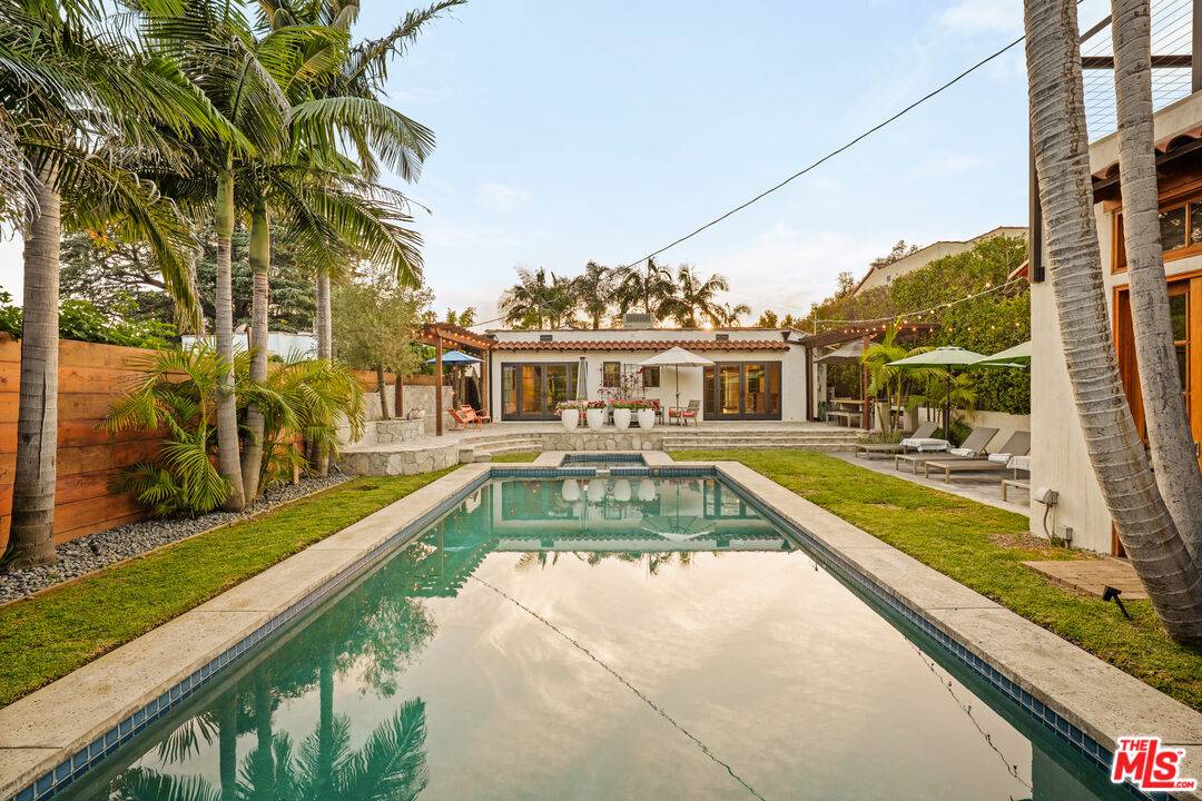 826 N Kilkea Dr 2BR Hollywood Hills East La