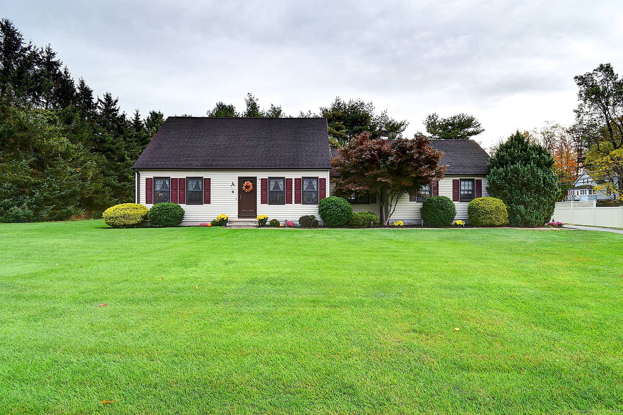 Multiple Offers Highest Best by 10am Monday 10 27 Surrounded by the charm of a quaint New England town, 4 Blueberry Place fits perfectly into the scene of the seasons ...