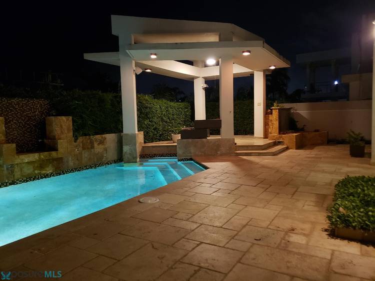 PLAZA SAN VICENTE House Trujillo-Alto