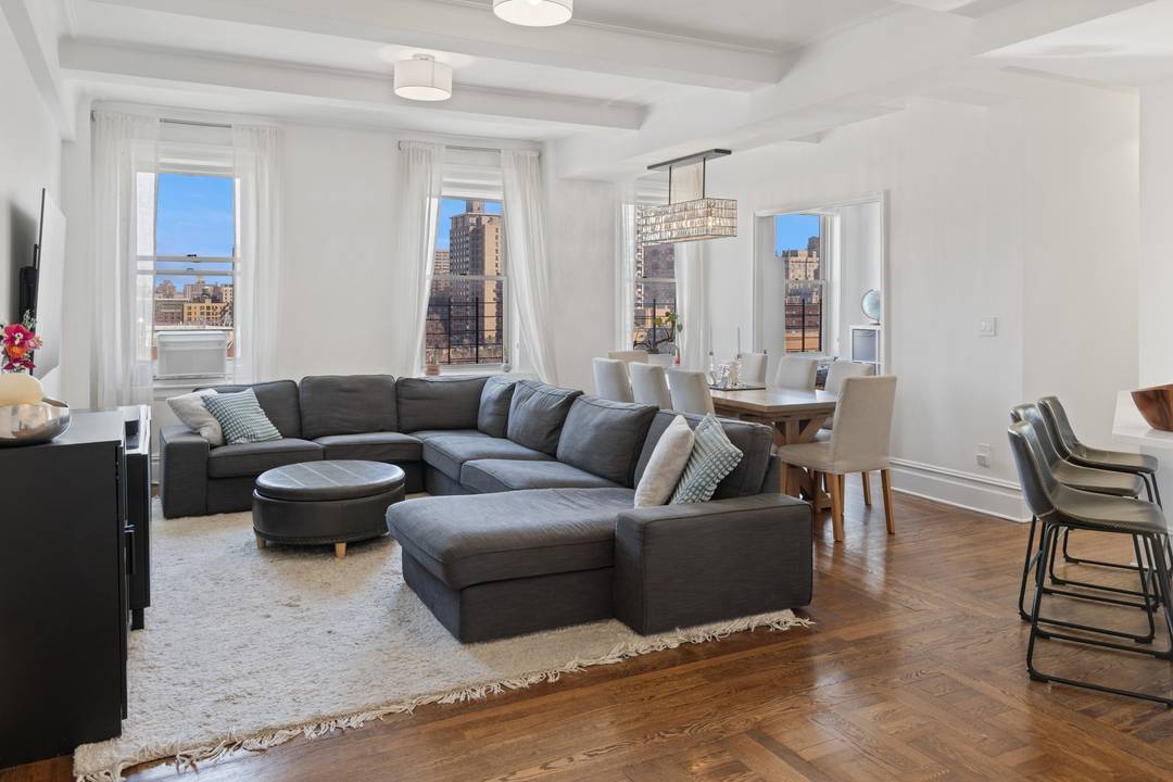 Mint condition pre war 2 bedroom, 2 bathroom, den and office residence with fantastic layout, views and light in sought after full service coop building.