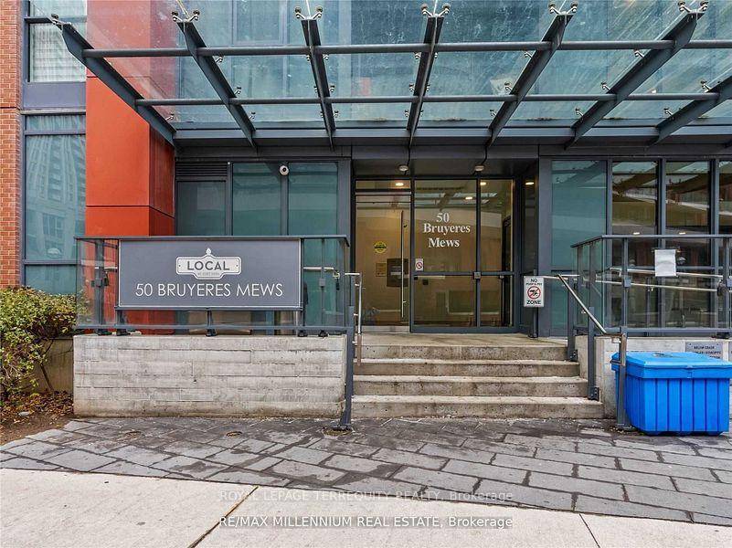 Welcome to The Local at Fort York, an intimate, boutique community where Toronto's rich history meets its dynamic future.