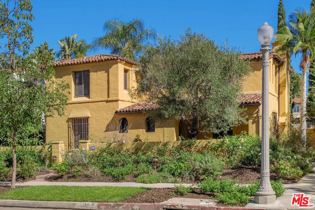 500  N Las Palmas Ave 4BR Mid Wilshire La