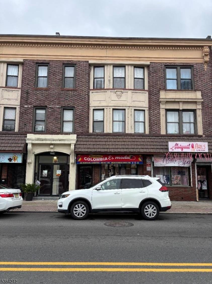 Profitable and well established business since 2012, located in a prime central area with heavy foot and car traffic ?
