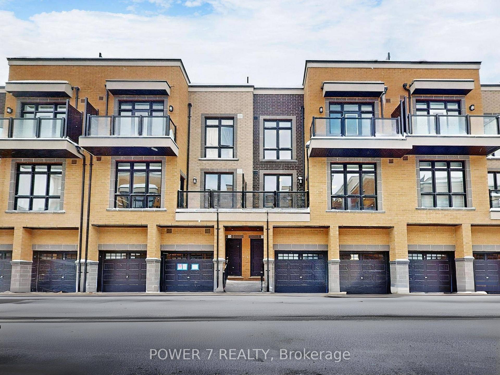 Welcome to this 18 month New 3 bedroom, 3 full bath Condo Townhome In One of the most prestigious Oak Ridges Community, RichmondHill.