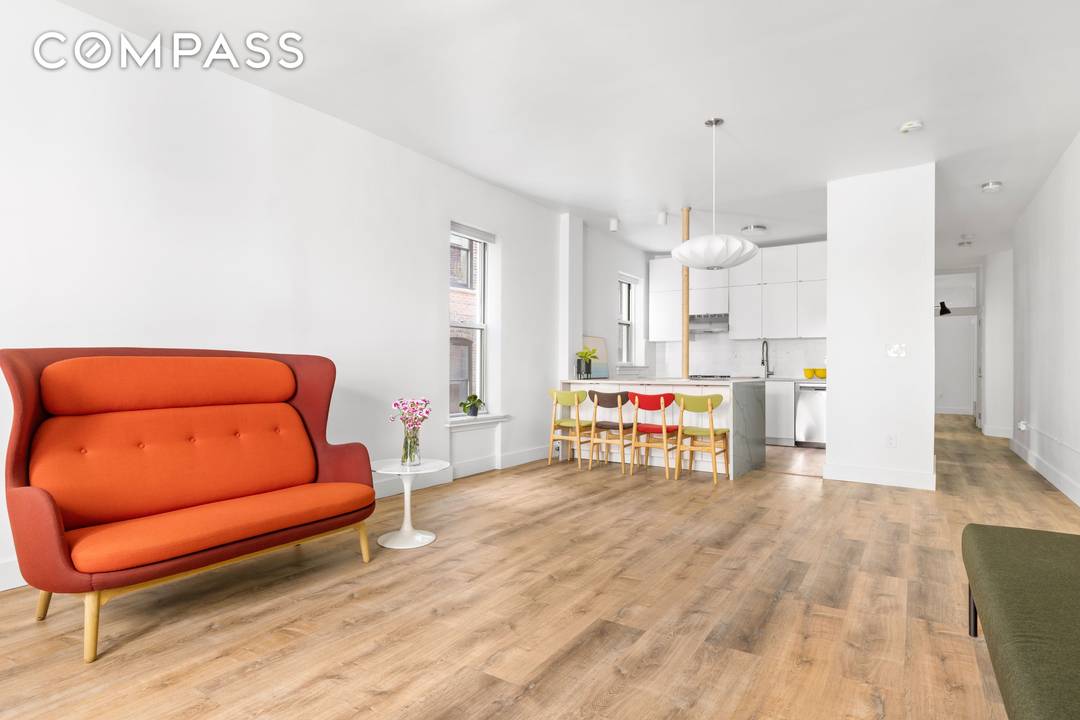 Move right into this gorgeous fully renovated 2 bedroom home in prime Upper West Side !