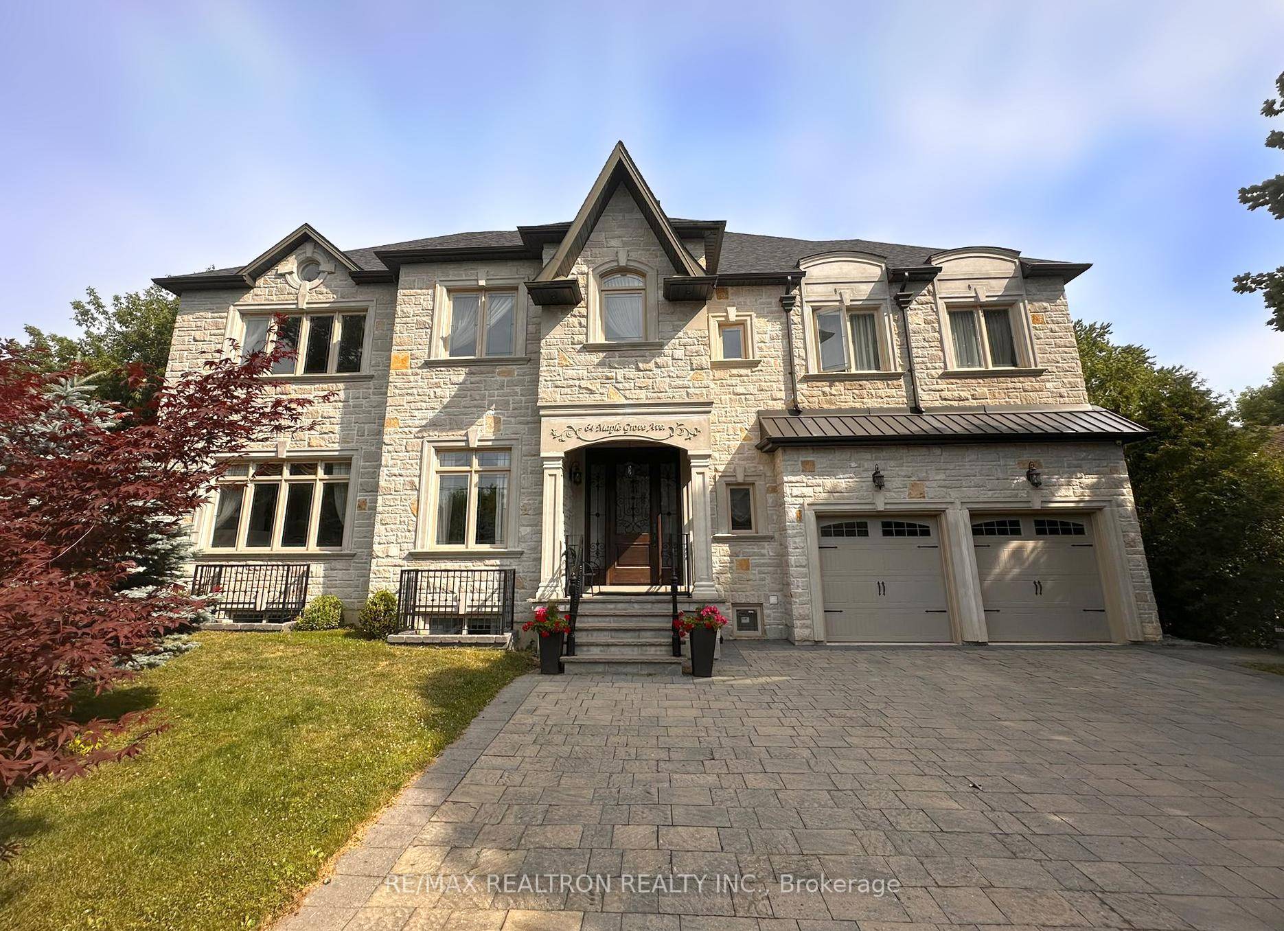 Discover an extraordinary custom built home in the prestigious Oak Ridges community, spanning over 6, 000 sqft.