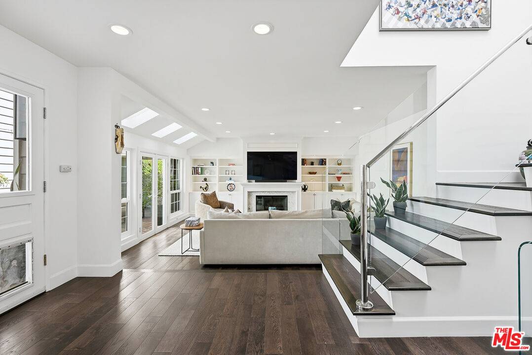 13082   Mindanao Way 3BR Marina Del Rey La