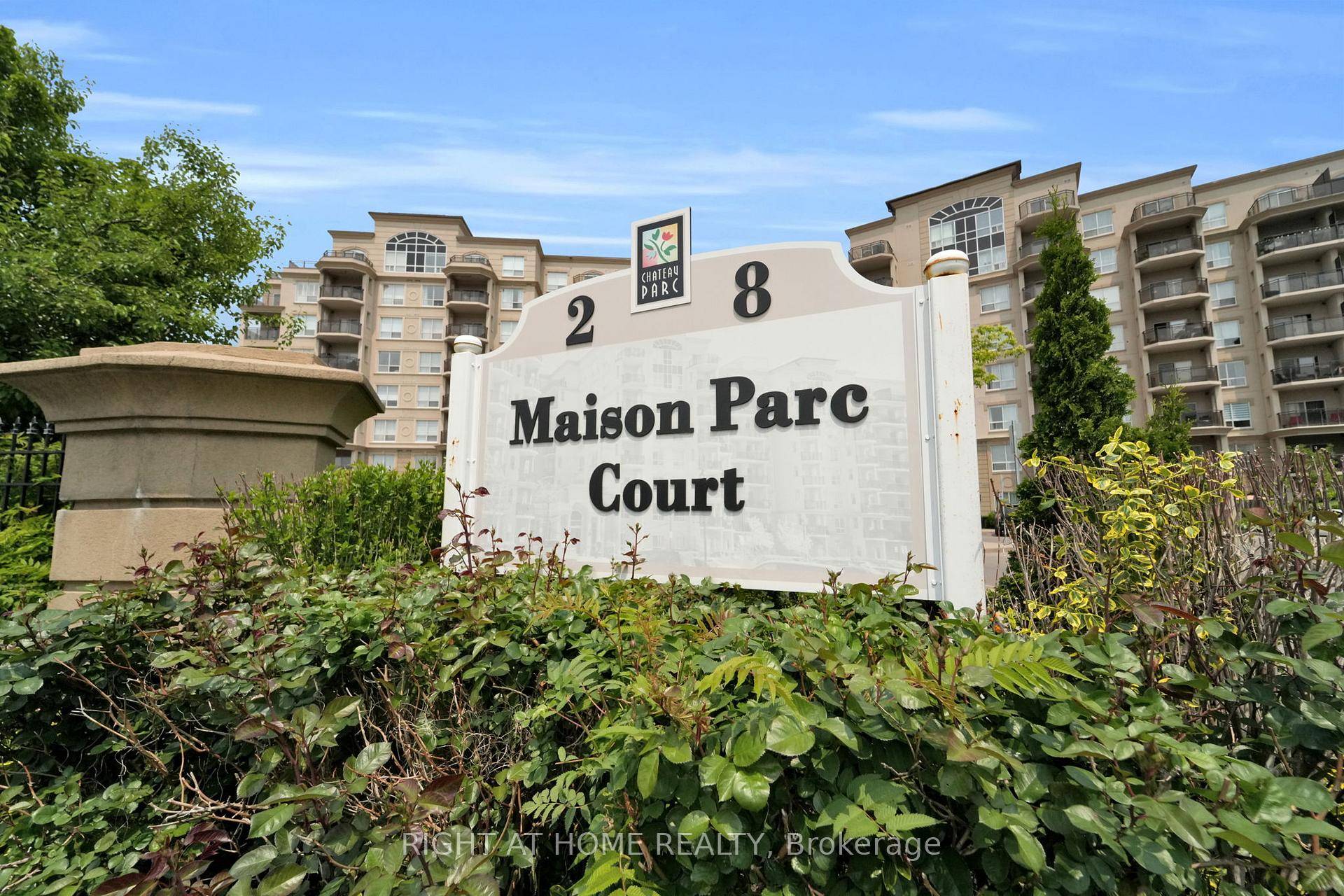 Welcome to Chateau Parc Condo and this beautiful rare suite which features an amazing functional layout.